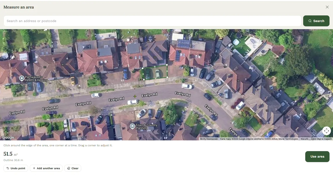 A satellite view of a front drive outlined in green, with 51.5 square metres and an outline of 30.6 metres shown underneath.